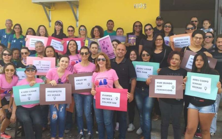 Caminhada mobiliza  população pelo fim do feminicídio em Coxim