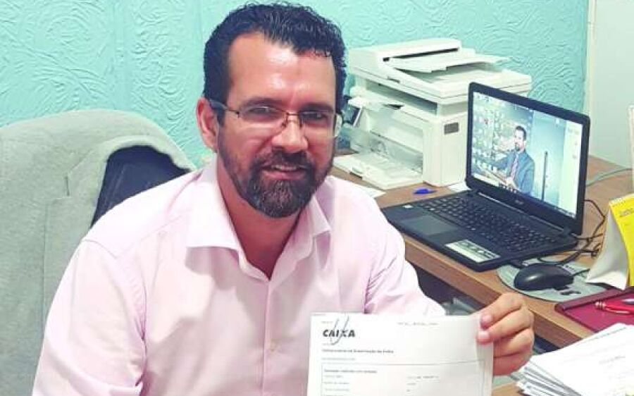 Apesar da recessão que assola o Brasil  Câmara de Coxim antecipou 13º salário dos servidores  