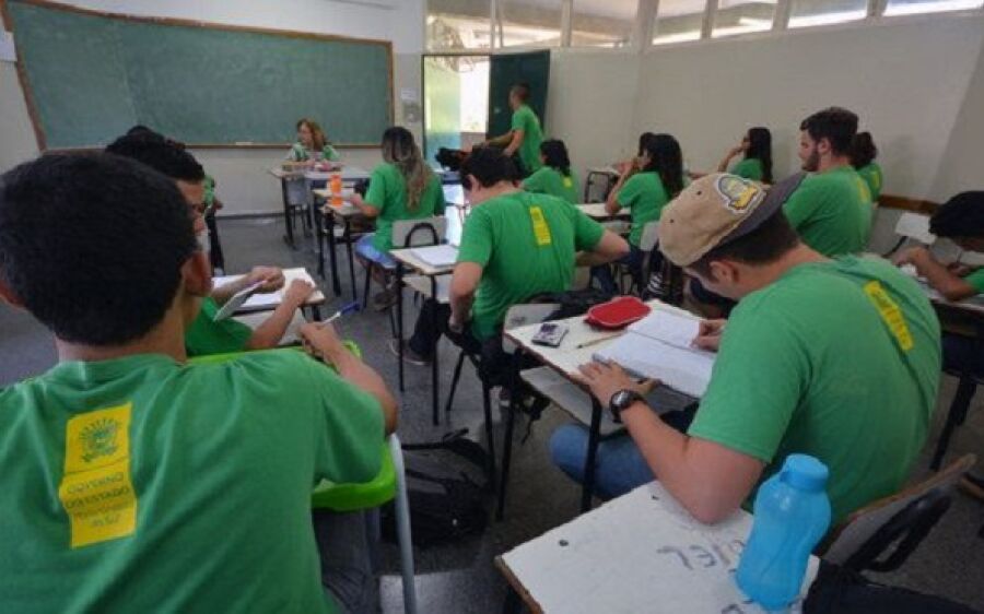 Educação convoca aprovados com salário de R$ 1,3 mil para assistente educacional
