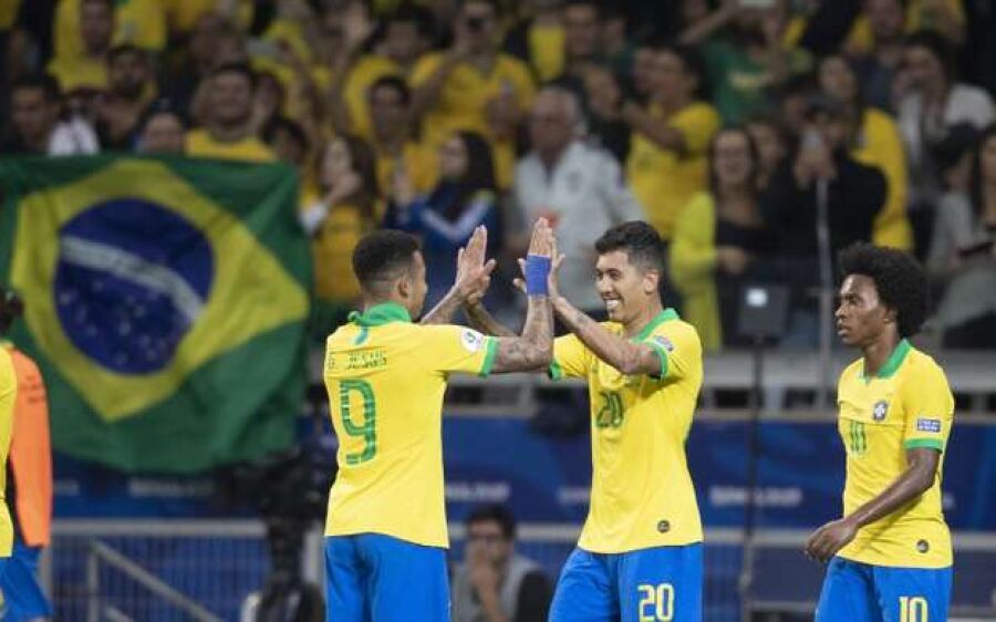 Brasil faz 2 a 0 na Argentina de Messi e vai à decisão
