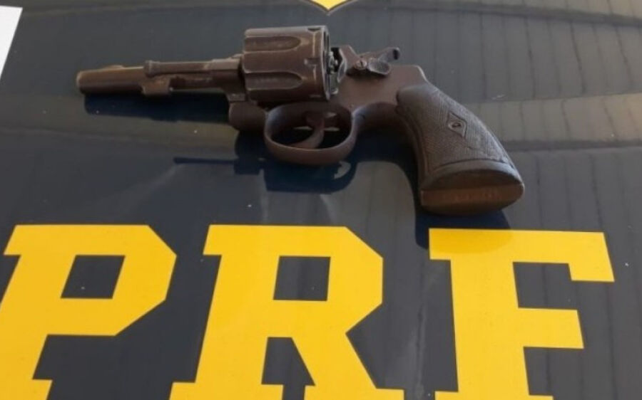 Dois moradores de São Gabriel do Oeste são presos pela PRF por porte ilegal de arma de fogo