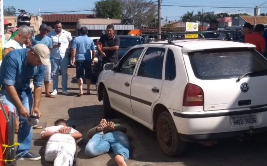 Assaltante preso ao roubar posto diz que precisava dinheiro para a esposa