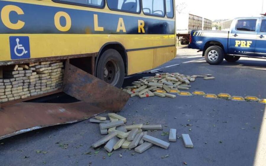 Ônibus escolar que saiu de MS é apreendido com maconha no PR
