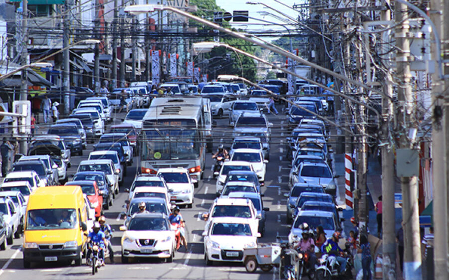 Prazo para pagar licenciamento de veículos com placas final 6 encerra hoje