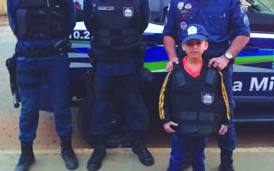 Polícia militar de Sonora  realiza sonho de criança 