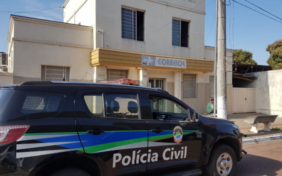 Dupla rende família de gerente dos Correios de Coxim e leva R$ 30 mil