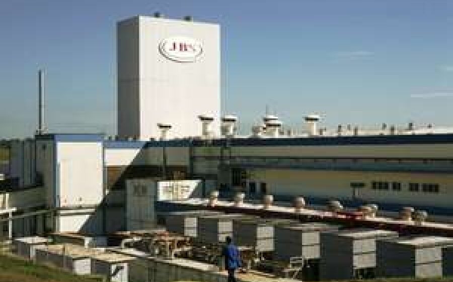 JBS seleciona candidatos para mais de 150 vagas em cinco de suas unidades no MS