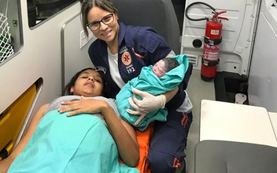Equipe atende gestante e realiza parto dentro de viatura do SAMU