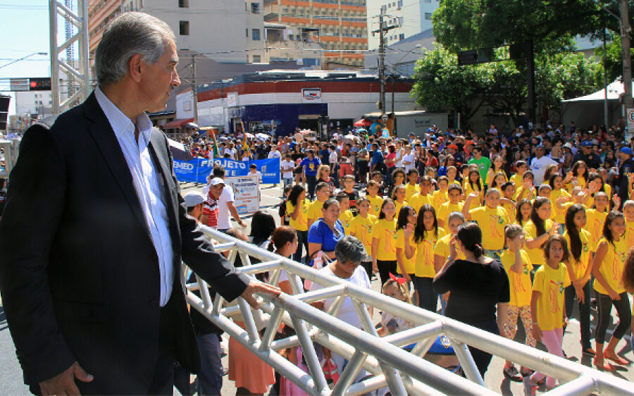 Reinaldo Azambuja participa de desfile cívico-militar e da Marcha para Jesus nesta segunda-feira