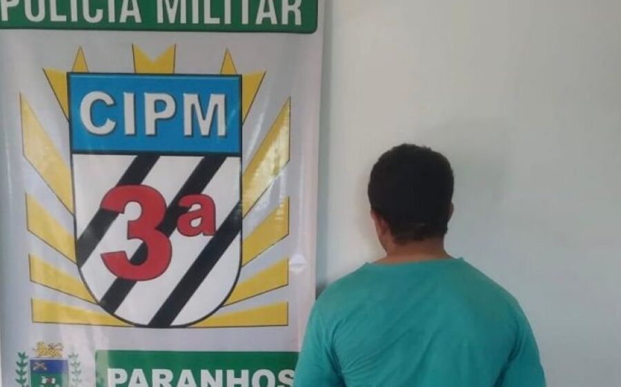 Chorando, menina de 12 anos procura polícia após ser estuprada pelo pai