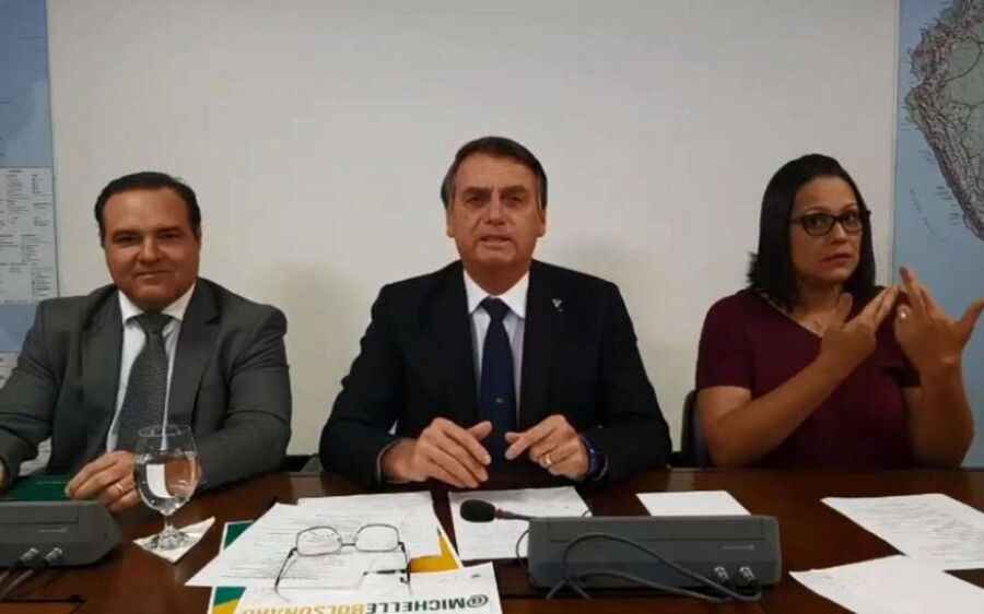 Bolsonaro sugere fim de aulas para emissão de CNH