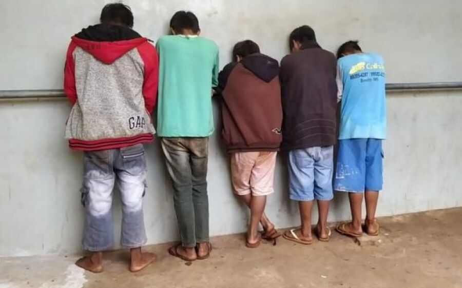 Seis adolescentes estupraram e mataram mulher asfixiada