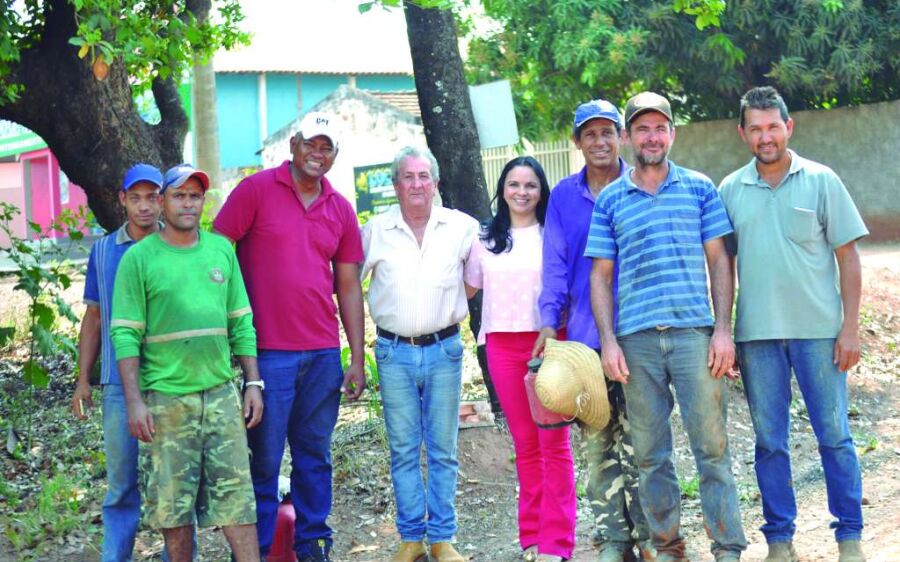 Vice-Prefeita Dinalvinha Viana visita obras de contenção de erosão