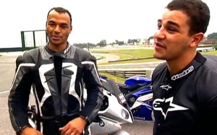 Filho de Cafu morre após passar mal em jogo de futebol