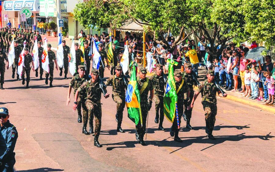 Mais de 5 mil pessoas prestigiam Desfile da Independência em Coxim