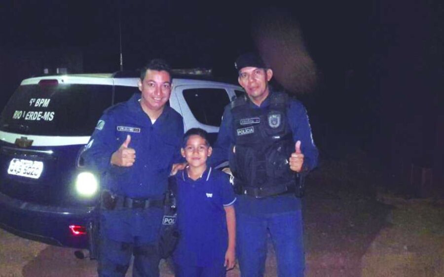 Policiais de Rio Verde aparecem de surpresa em aniversário de criança que sonha em ser PM