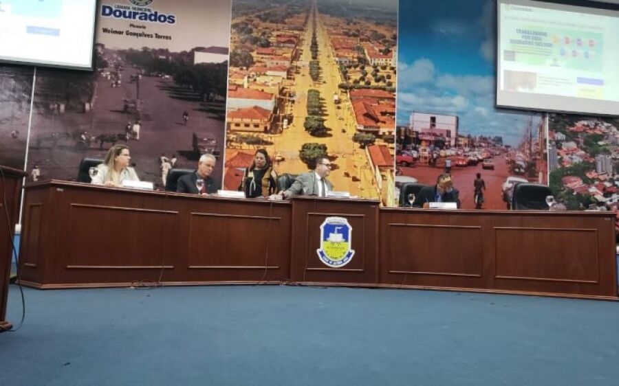Vereadores se calam e sessão na Câmara de Dourados termina sem abordar renovação da Sanesul
