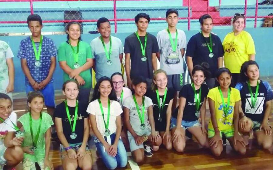 Festival Escolar de Badminton reúne mais de 50 atletas da região em Coxim