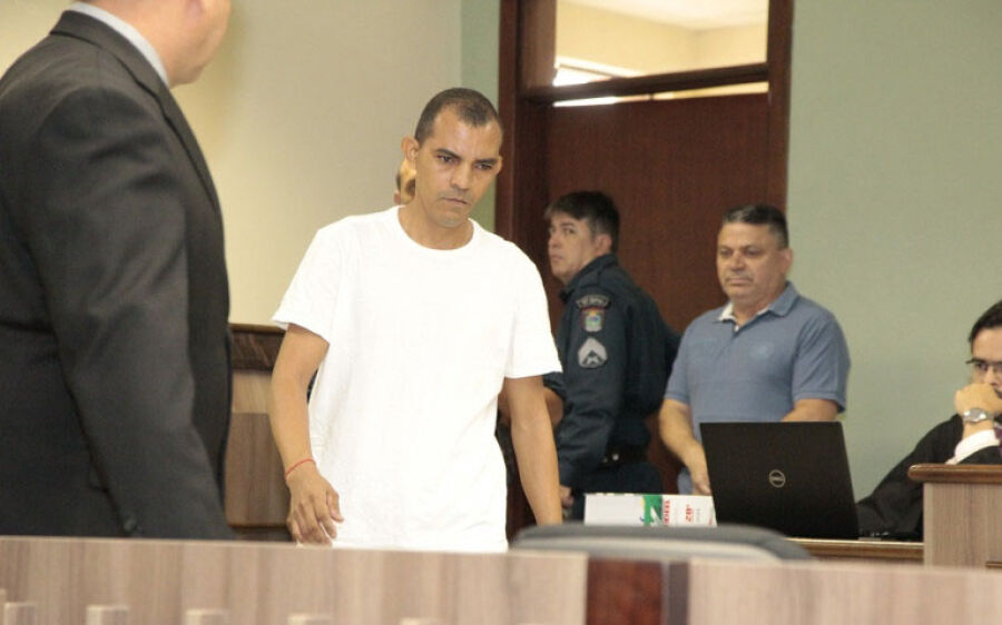 Homem é condenado a quase 11 anos por tentar matar ex-mulher degolada