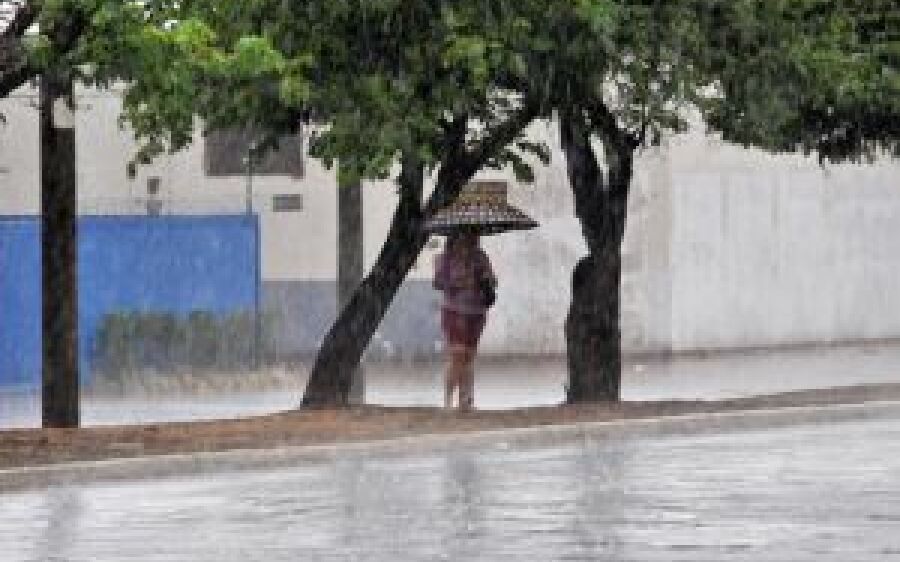 Aproximação de frente fria promove tempestade com ventos de 90 km/h no Estado