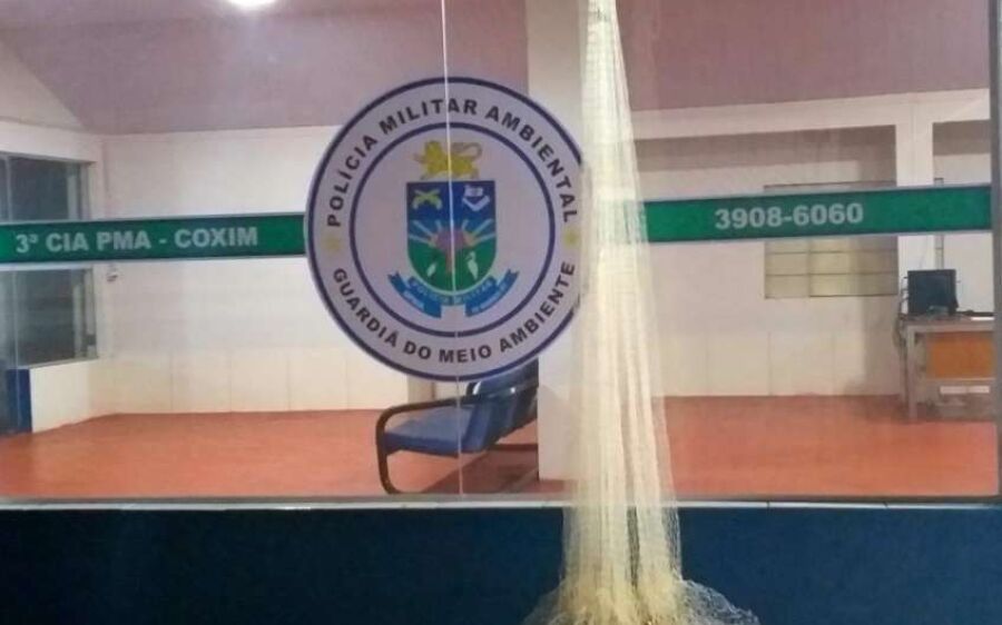 PMA de Coxim surpreende com uso de drone dois pescadores utilizando tarrafa no rio Coxim 