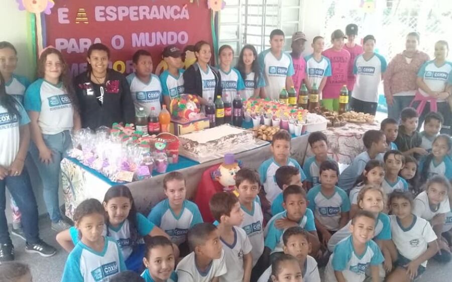 Escolas do Campo de Coxim celebram Dia das Crianças com parquinhos novos