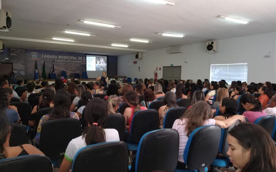 Professores e ADIs de creches de Coxim  realizam formação em Contação de Histórias