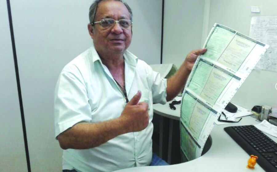 Bazar solidário com mais de mil peças usadas acontece sábado, na casa do  Fernandinho