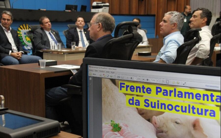 Frente Parlamentar da Suinocultura dá posse a mais de 50 integrantes