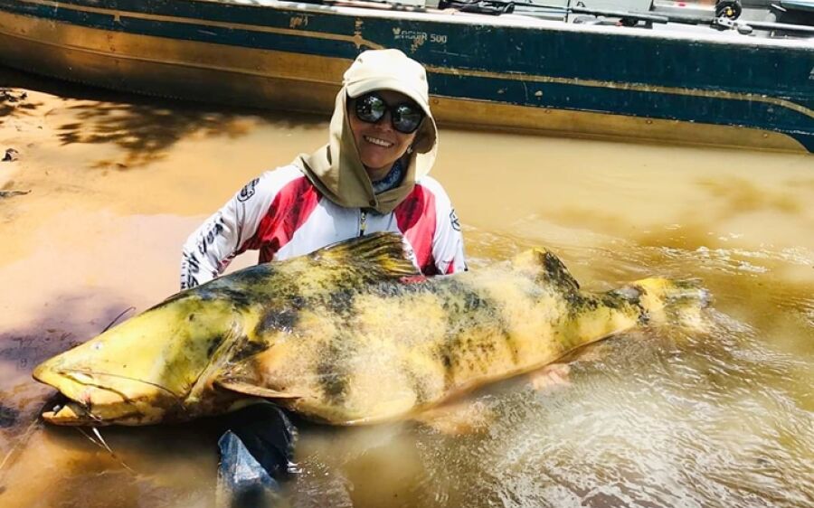 Dentista pesca jaú de 70 quilos no rio Jauru, em fazenda na zona rural de Alcinópolis