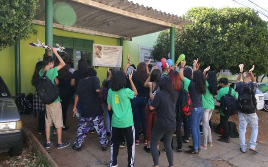 Mãe espanca aluna e estudantes protestam em escola de Campo Grande