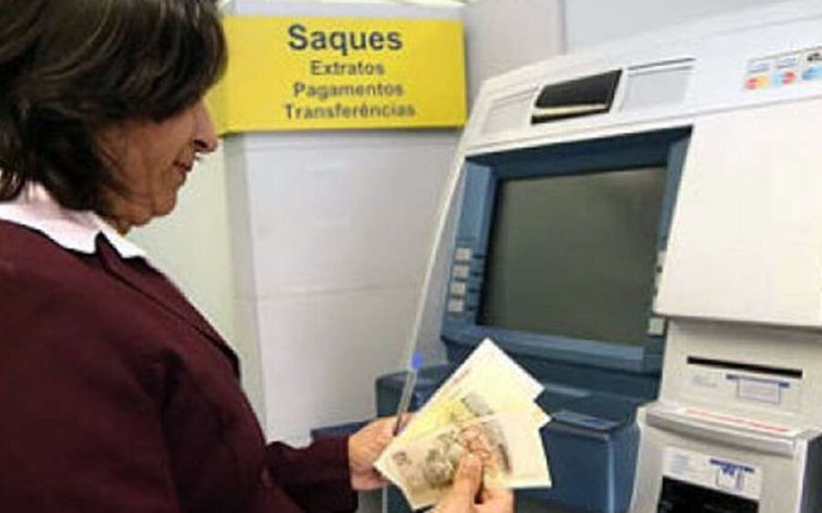 Governo deposita salário de servidores nesta sexta-feira