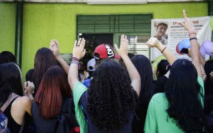 Professor denunciado por alunas já respondeu a processo em 2017 por assédio sexual