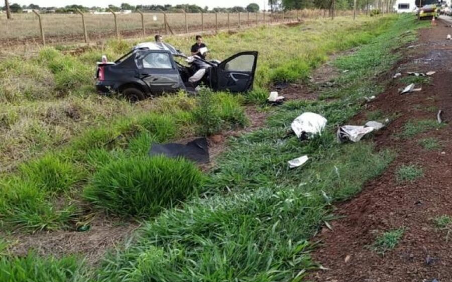 Colisão entre carro de  passeio e carreta termina em morte na BR-163