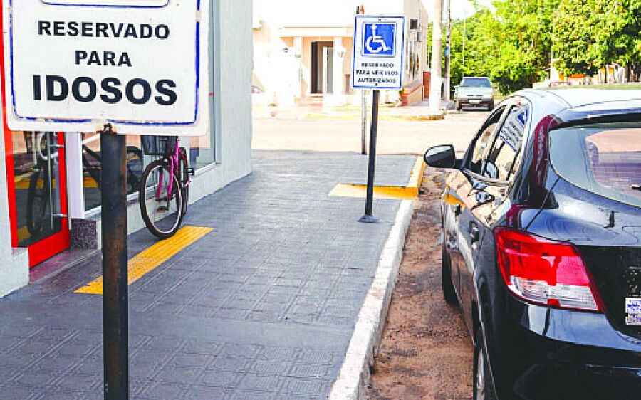 Gemutran emite cartão de estacionamento  preferencial para idosos e deficientes