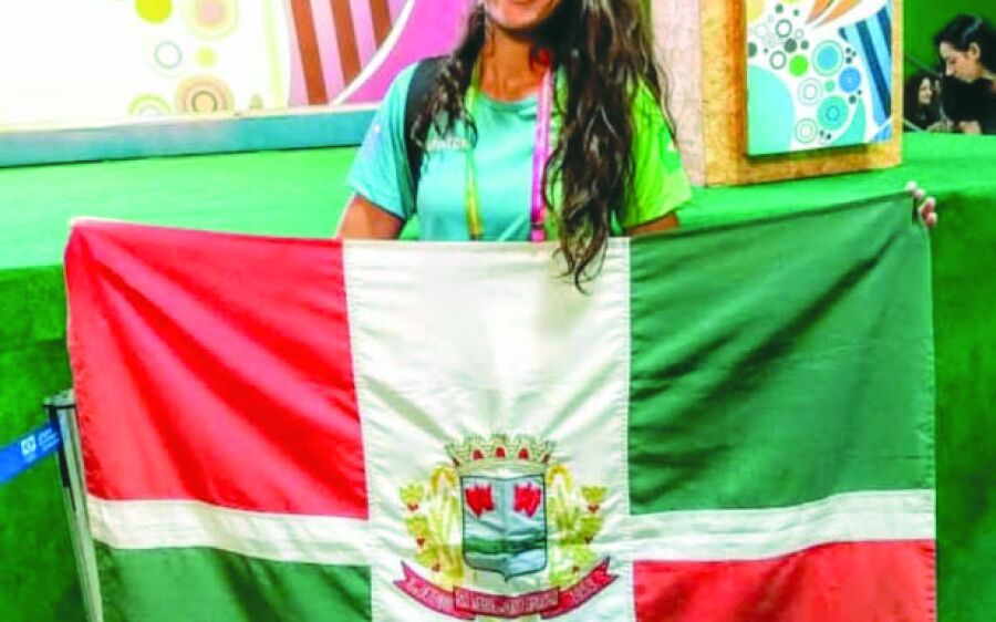 Atleta Natália Lino de Rio Verde, ganha medalha de bronze e é a 3ª Melhor atleta do país no Badminto