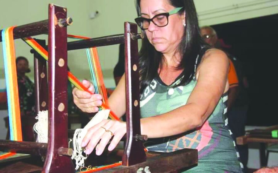 Artesãos de Rio Verde reforçam identidade regional em oficina  de Faixas Pantaneiras