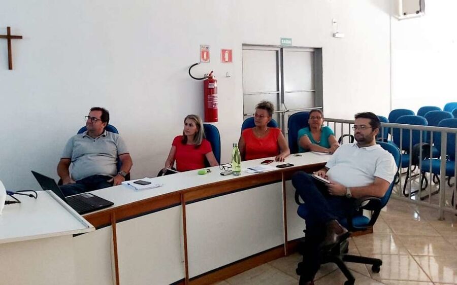 Colaboradores da câmara participam de treinamento on-line sobre fiscalização de contratos