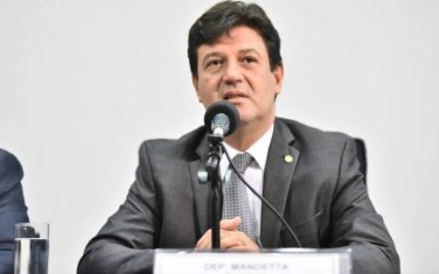 Mandetta elogia MP que cria programa Médicos pelo Brasil