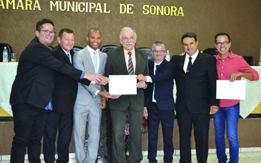 Ao dia da Bíblia, Câmara faz  homenagem a Padres e Pastores