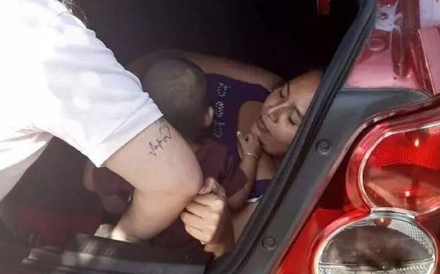 Mulher se esconde em porta-malas para espionar marido motorista de aplicativo