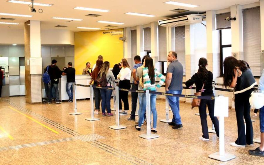Atenção: Bancos funcionam hoje e fecham no dia 31 e em 1º de janeiro