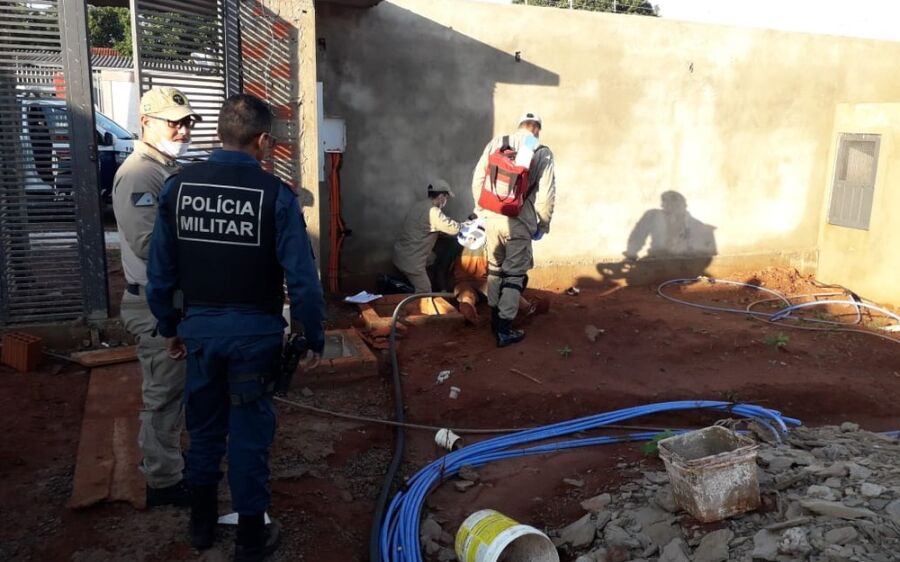 Suspeito de tentativa de furto é encontrado machucado em canteiro de obras na Capital