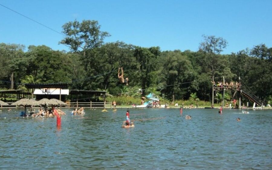 Jovem morre afogado após pular de tirolesa em balneário de MS