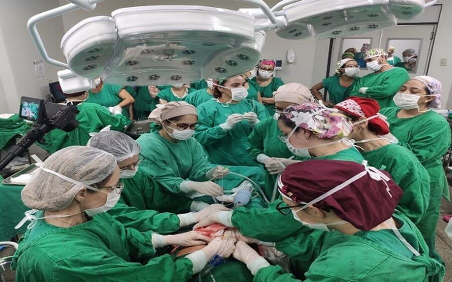 Parto de bebê prematuro e com tumor 'maior que a cabeça dele' mobiliza 50 profissionais em MS: 