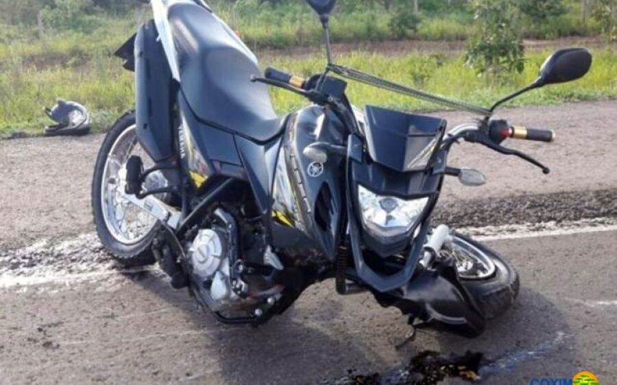 Motociclista morre e passageira fica ferida em colisão com carreta na BR-163