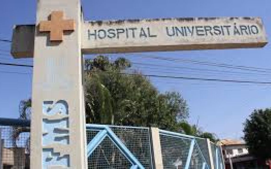 À espera do parto das esposas, homens se conhecem em hospital e decidem roubar lanchonete na Capital