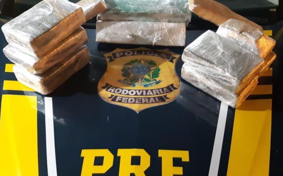Em 24h, PRF no norte do estado apreende maconha, skunk, munições e veículo 