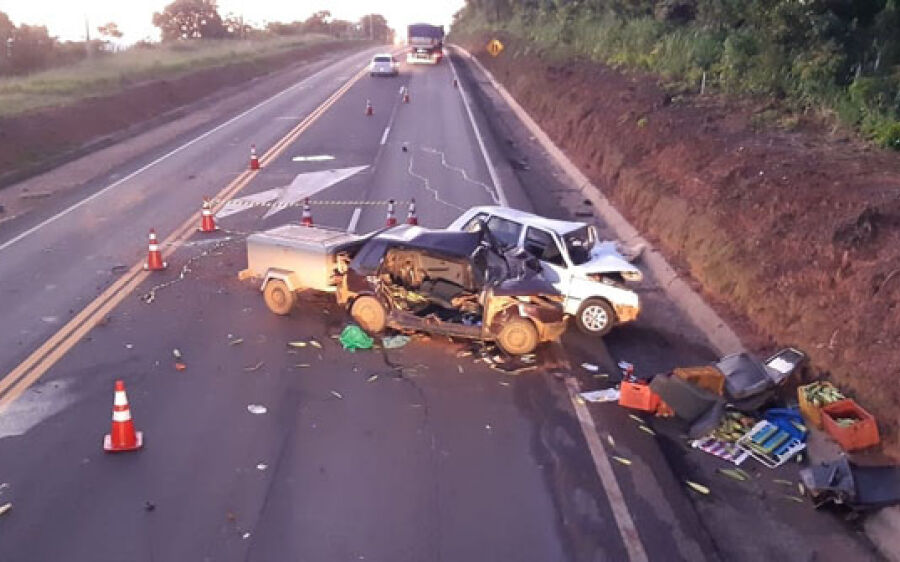 Motorista morre e dois ficam feridos em colisão frontal na BR-163, próximo a Rio Verde