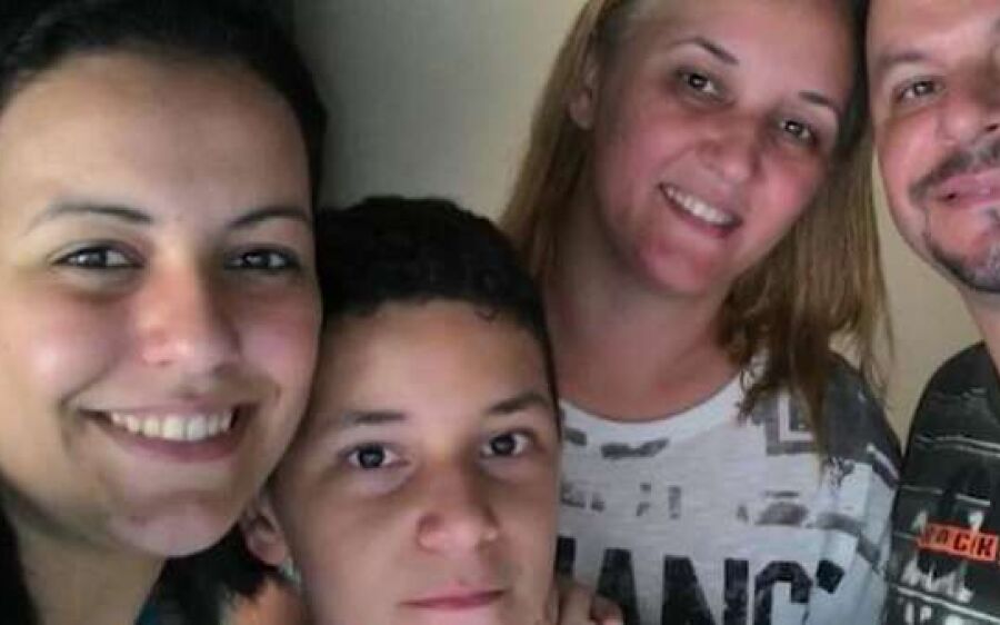 Filha pode ter obrigado mãe a dirigir carro com corpos do irmão e do pai